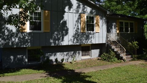 2201 Ivy Ln
