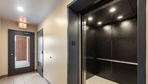 1600 N HALSTED Street