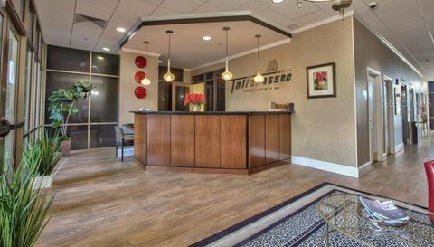 215 W COLLEGE AVENUE