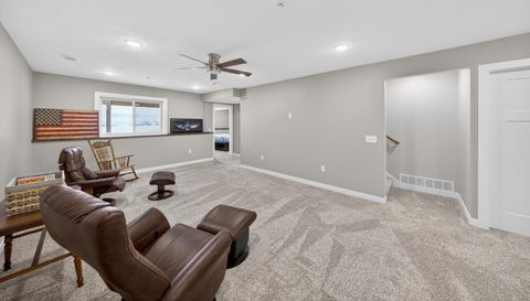 698 Shardlow Place NE