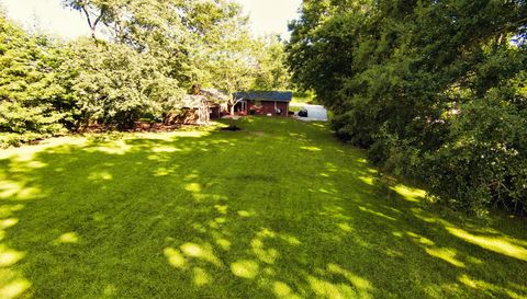 156 Lakeshore Dr