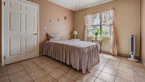 7210 N MANHATTAN AVENUE