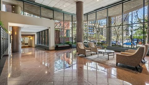 440 N McClurg Court