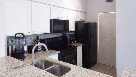 2204 Myrtlewood Cir E