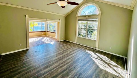 801 Silverthorn Ln