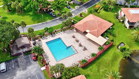9272 Vista Del Lago