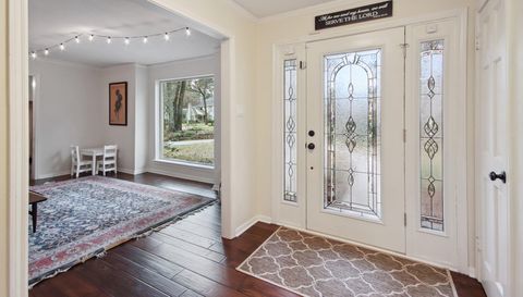 2406 Silver Falls Dr