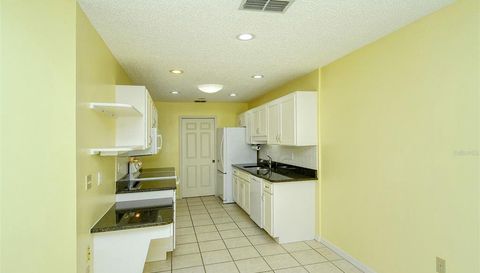 4635 Oak Forest