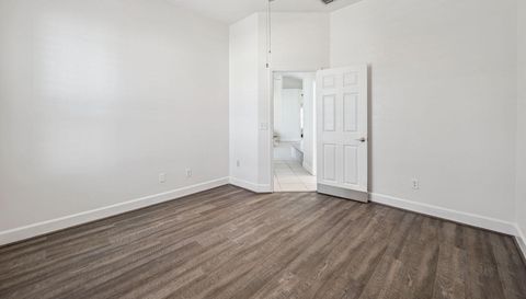 8072 Canyon Lake Cir