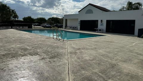 210 Lake Pointe Dr