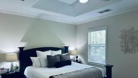 1873 Sterling Oaks Cir NE