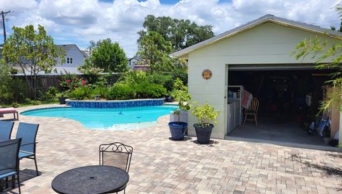 919 W Woodlawn Ave