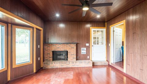 1609 Crestview Dr