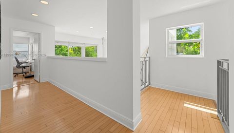 2721 22nd Ave