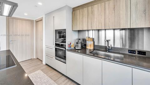 1000 Brickell Plz