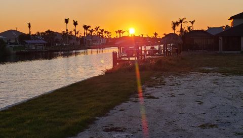 2712 SW 37th Terrace