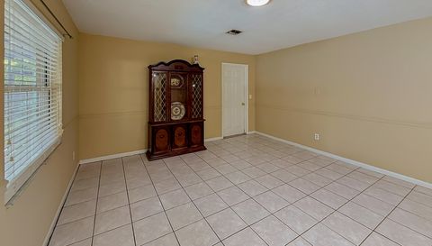 2301 NE 32nd Pl