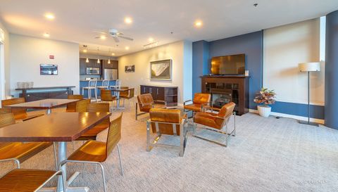 1600 S Prairie Avenue