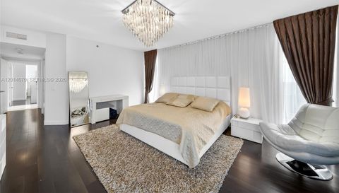 2711 N Ocean Dr