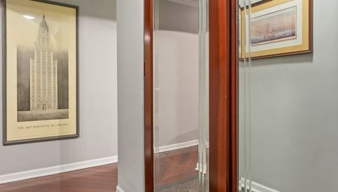 6118 N Sheridan Road