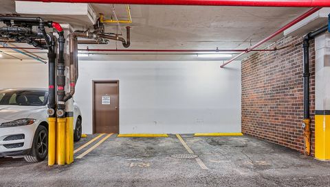 3900 N Pine Grove Avenue