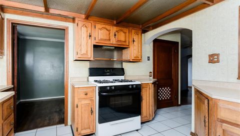 913 E Chain Of Rocks Road