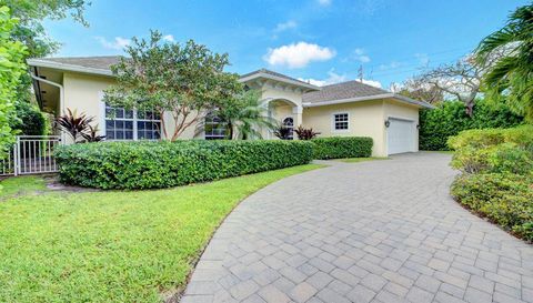 376 Forest Hill Boulevard