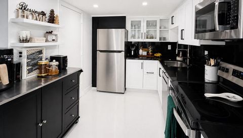 300 Bayview Dr