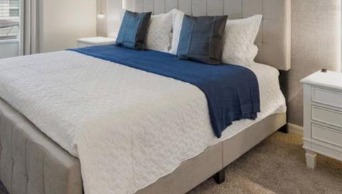 1692 TROPICAL PALMS CIRCLE