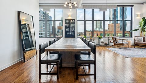 333 W Hubbard Street