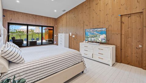 6124 Paradise Point Dr