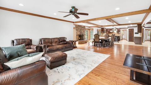 910 Red Fox Lane