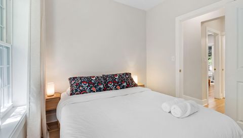 4320 N Clarendon Ave