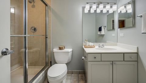 758 N Larrabee Street