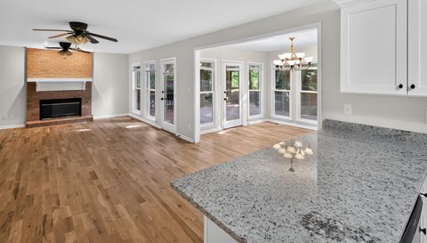 2240 Whispering Pines Ln