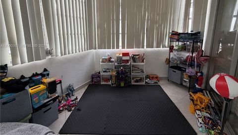 1701 Miami Gardens Dr