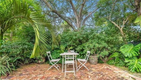 2496 - 2490 Abaco Avenue