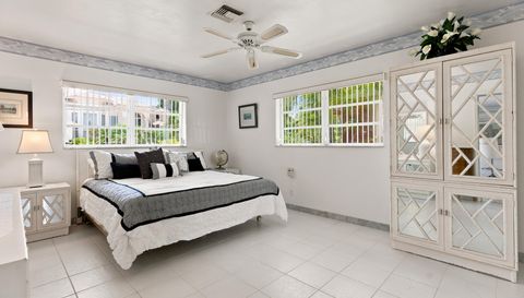 8 Castle Harbor Isle Dr