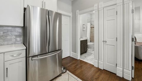 2142 N RACINE Avenue