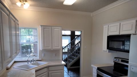 2035 Greenview Dr