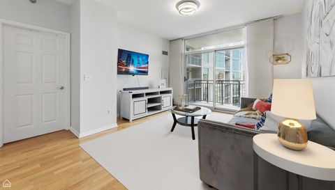 1134 W Granville Avenue