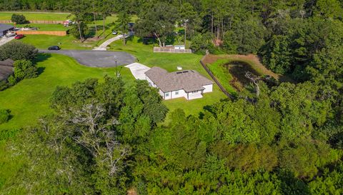 14217 Camelot Pl
