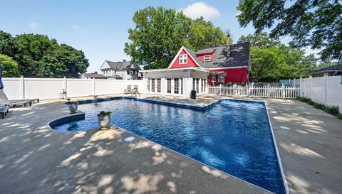 425 Roanoke Ave
