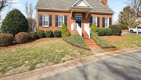 2800 Kingsdale Ct