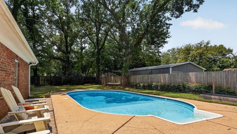 2932 Squire Ln