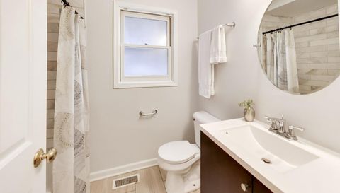 1359 W Hubbard Street