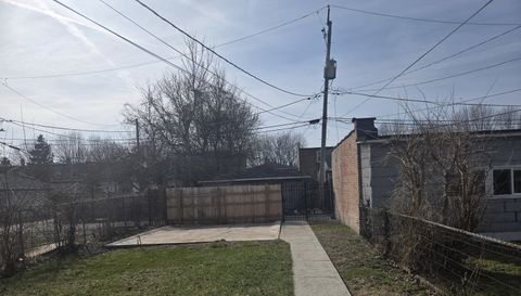 6738 S Prairie Avenue