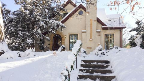 49 Sheridan Avenue S