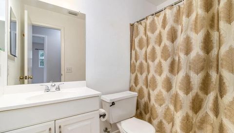 1399 Helliwell St NW