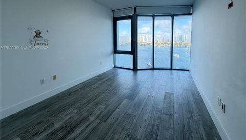 17111 Biscayne Blvd